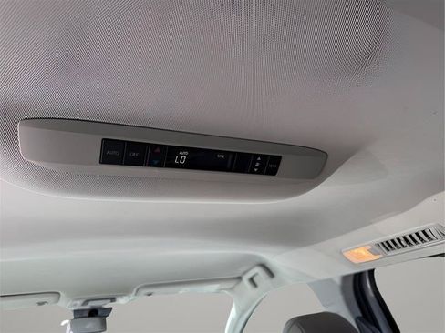 Used 2021 Toyota Sienna LE FWD image 33