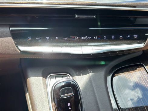Used 2021 Cadillac Escalade Premium Luxury AWD/4WD image 28