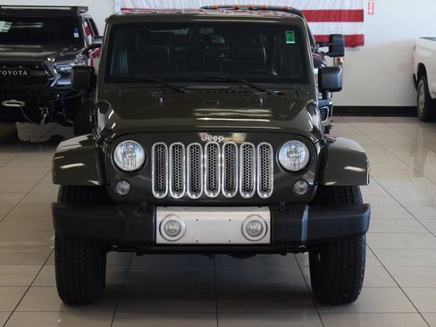 Used 2015 Jeep Wrangler Unlimited Sahara w/ Dual Top Group AWD/4WD image 12