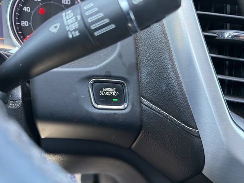 Used 2023 GMC Acadia SLT FWD image 28
