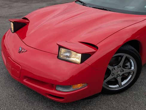 Used 2004 Chevrolet Corvette Convertible w/ Preferred Equipment Group image 13