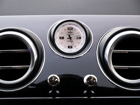 Used 2020 Bentley Bentayga image 21