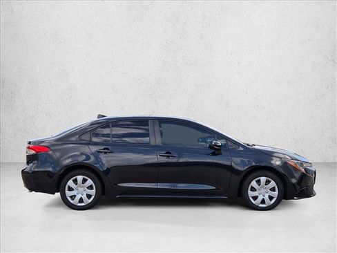 Used 2021 Toyota Corolla LE FWD image 4