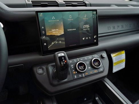 Used 2025 Land Rover Defender 110 X-Dynamic SE AWD/4WD image 23