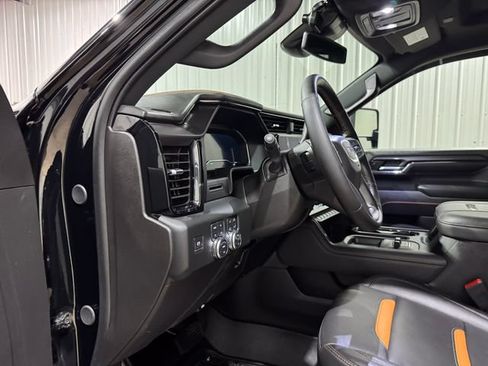 Used 2024 GMC Sierra 2500 AT4 AWD/4WD image 11
