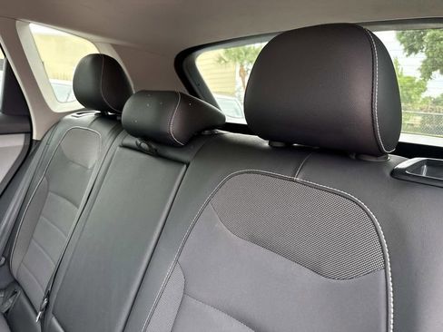 Used 2022 Volkswagen Taos SE w/ Panoramic Sunroof Package FWD image 13