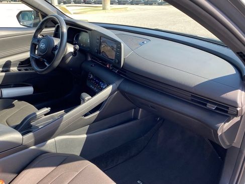 Used 2025 Hyundai Elantra Sport FWD image 31