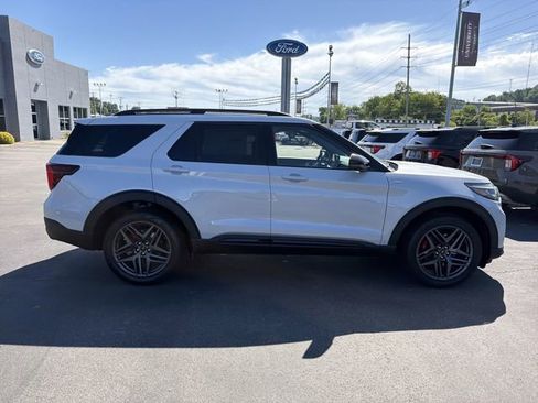 New 2026 Ford Explorer ST-Line AWD/4WD image 3