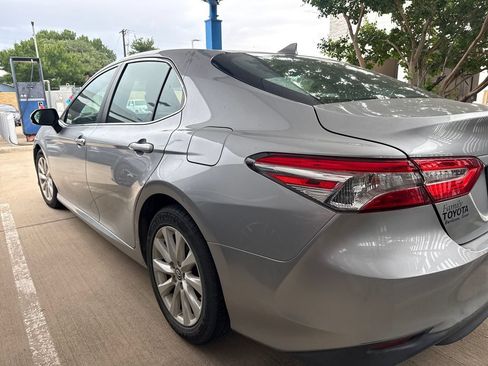 Used 2019 Toyota Camry LE FWD image 4