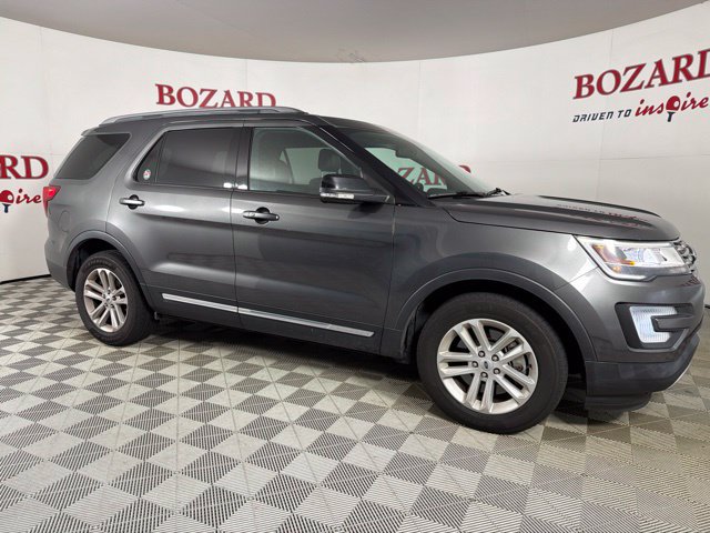 Used 2017 Ford Explorer XLT w/ Equipment Group 202A FWD image 16