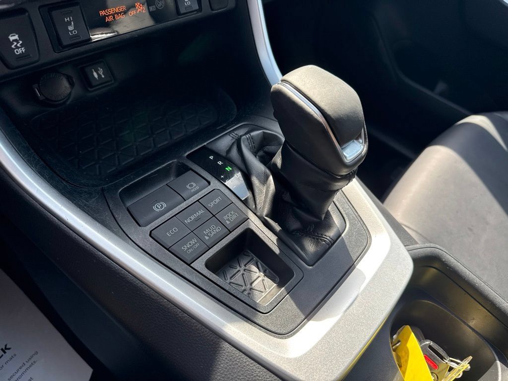 Used 2019 Toyota RAV4 XLE Premium AWD/4WD image 16