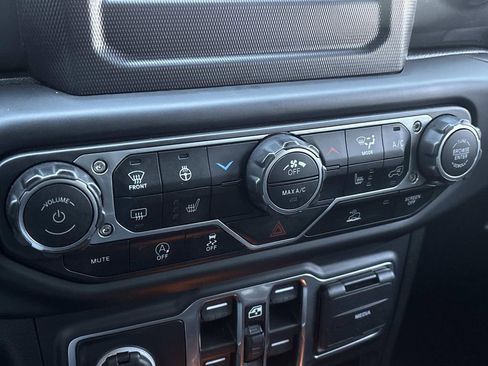 Used 2022 Jeep Wrangler Unlimited Sport image 31