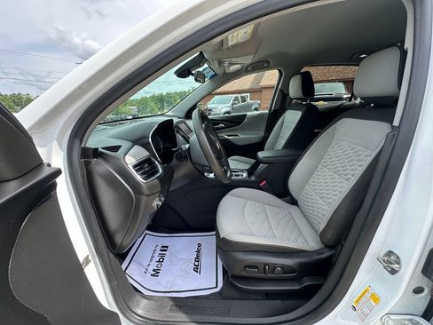 Used 2020 Chevrolet Equinox LS w/ LS Convenience Package AWD/4WD image 9
