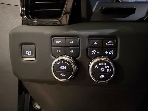 Used 2024 GMC Sierra 1500 AT4 w/ Technology Package AWD/4WD image 20