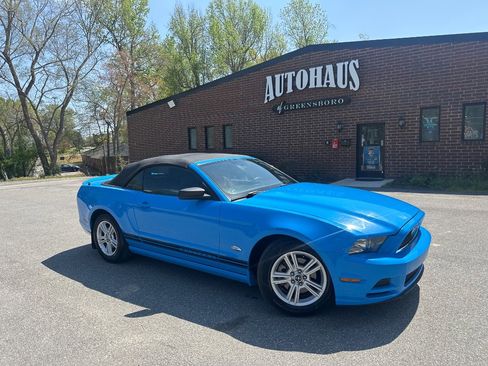Used 2013 Ford Mustang Convertible RWD image 9