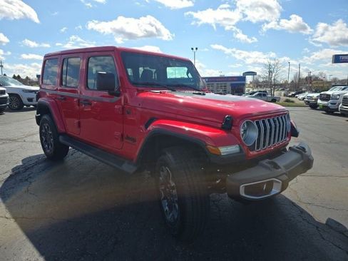 Used 2025 Jeep Wrangler Unlimited Sahara w/ Safety Group AWD/4WD image 10