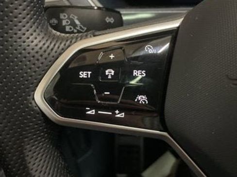 Used 2022 Volkswagen Tiguan SE R-Line image 24