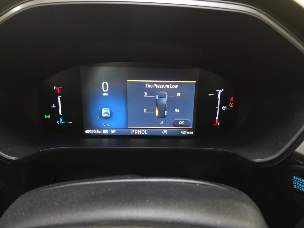 Used 2025 Ford Escape Active AWD/4WD image 2