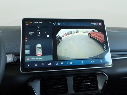 New 2025 VinFast VF 8 Eco image 14