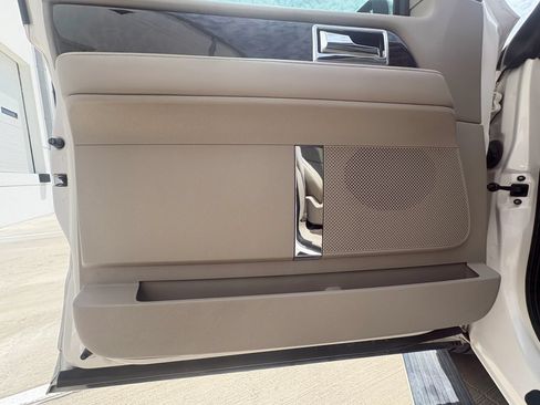 Used 2015 Lincoln Navigator 4WD image 23