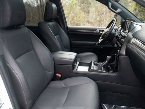 Used 2023 Lexus GX 460 Premium image 36