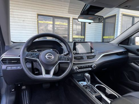 Used 2023 Nissan Altima 2.5 SV FWD image 33