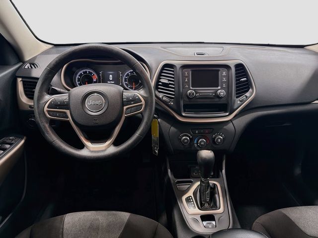 Used 2017 Jeep Cherokee Sport FWD image 17