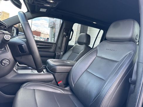 Used 2024 GMC Yukon XL Denali image 19