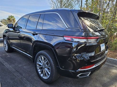 Used 2022 Jeep Grand Cherokee Summit w/ Luxury Tech Group V image 9