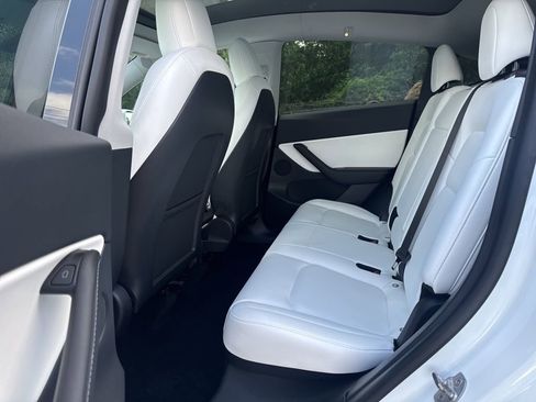 Used 2021 Tesla Model Y Long Range AWD/4WD image 18