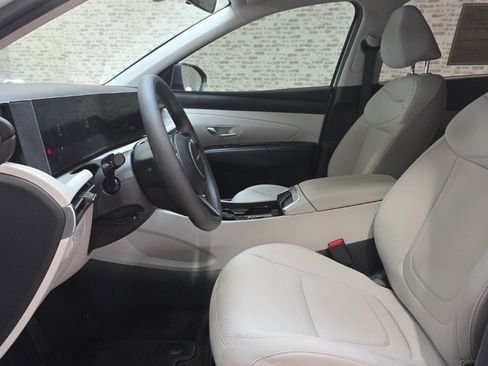 Certified 2025 Hyundai Tucson SE image 22