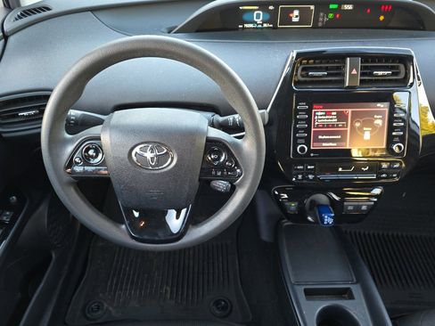 Used 2022 Toyota Prius L Eco image 11