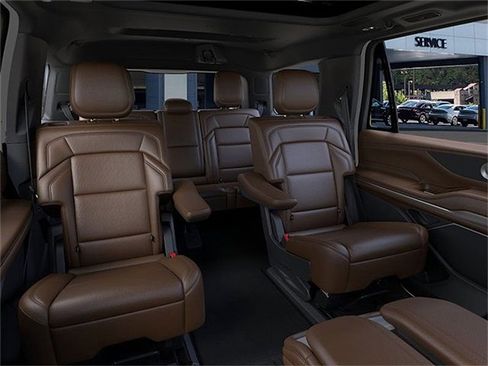 New 2025 Lincoln Navigator Reserve AWD/4WD image 11