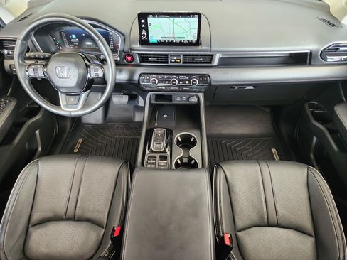 Used 2025 Honda Pilot Elite image 28