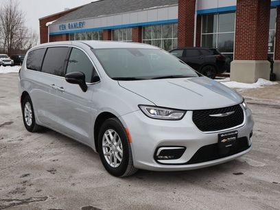 Used 2026 Chrysler Pacifica Select