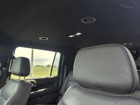 Used 2021 Chevrolet Suburban LT RWD image 14