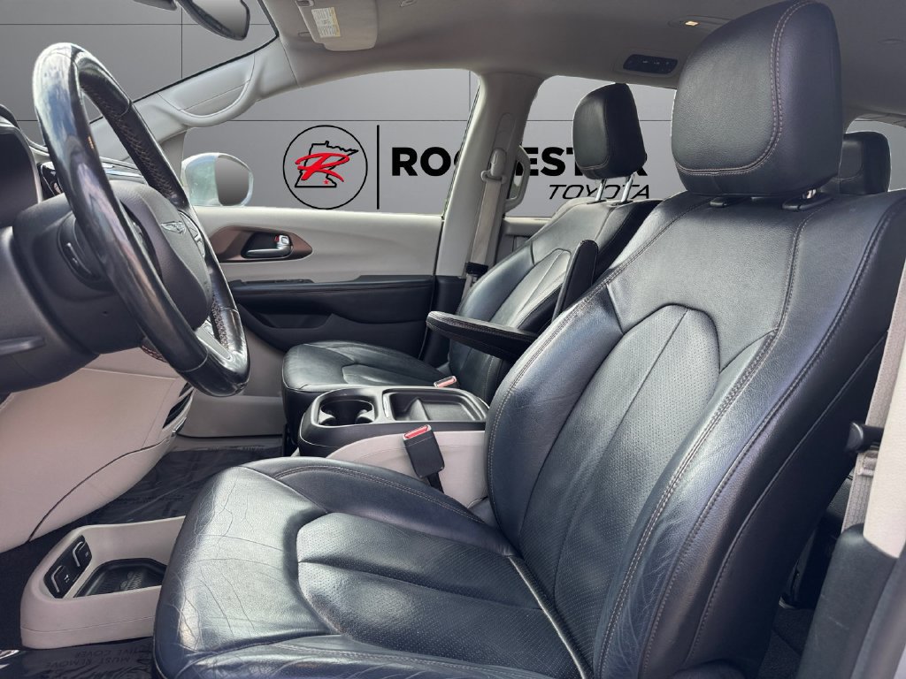 Used 2019 Chrysler Pacifica Touring-L FWD image 10