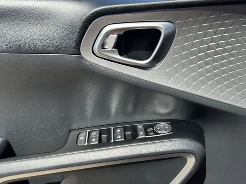 Used 2025 Kia Soul LX image 21