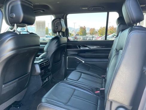 Used 2024 Jeep Wagoneer 4WD image 11