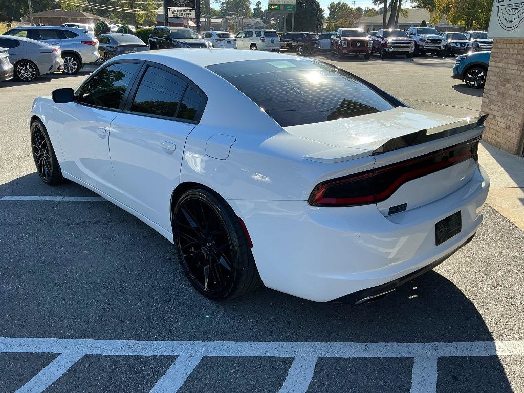 Used 2015 Dodge Charger SE w/ Sport Appearance Group RWD image 3