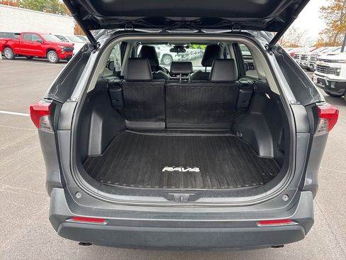 Used 2022 Toyota RAV4 XLE Premium image 5