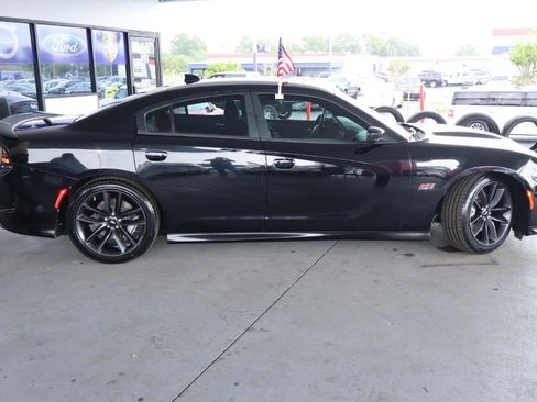 Used 2019 Dodge Charger Scat Pack RWD image 4