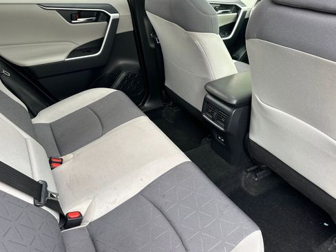 Used 2021 Toyota RAV4 XLE w/ Convenience Package image 29