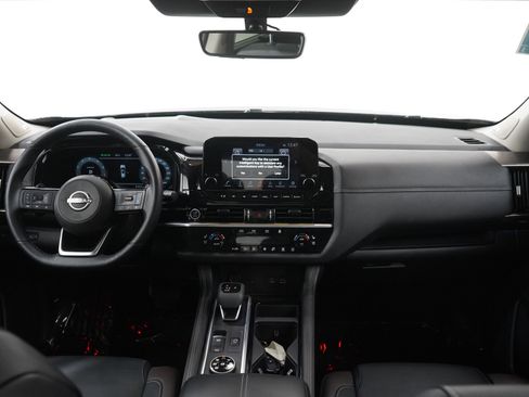 Used 2024 Nissan Pathfinder Platinum AWD/4WD image 14
