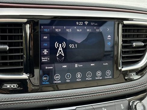 Used 2020 Chrysler Pacifica Limited image 24