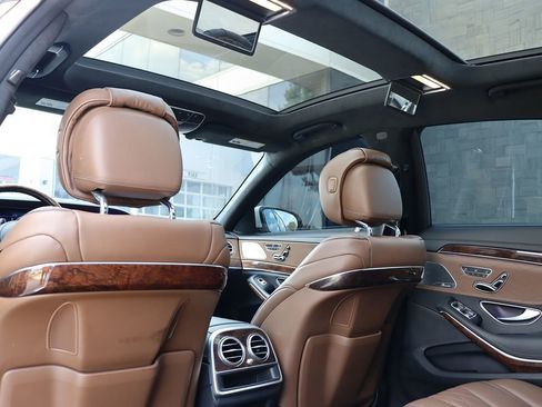 Used 2018 Mercedes-Benz S 560 4MATIC Sedan image 36