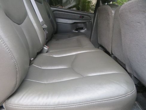 Used 2006 Chevrolet Silverado 2500 W/T w/ Heavy-Duty Power Package RWD image 30