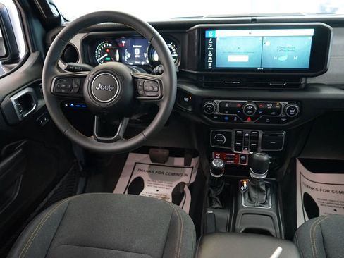 Used 2024 Jeep Wrangler Unlimited AWD/4WD image 9