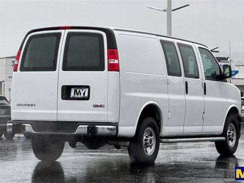 Used 2024 GMC Savana 2500 w/ Driver Convenience Package image 4