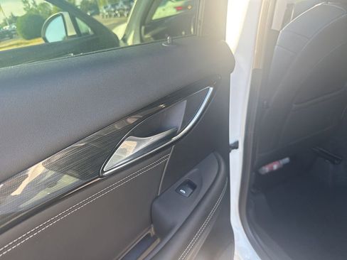 Used 2023 Buick Envision Essence image 10